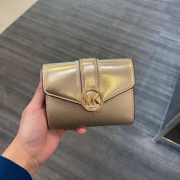 Authentic Carmen Michael Kors wallet - Picture 1 of 6